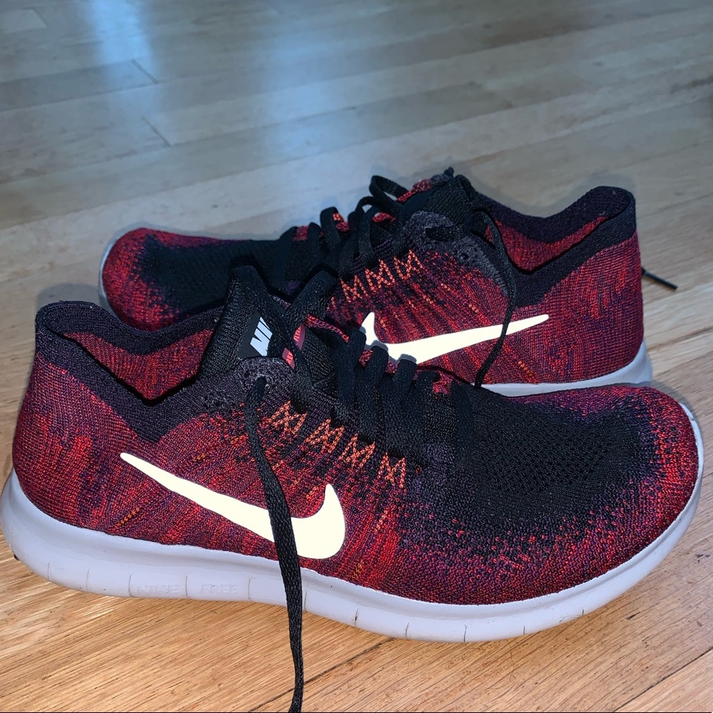Nike Flyknit free runs
